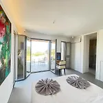 Willa Seafront Serene 6 Bedrooms