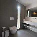 Seafront Serene 6 Bedrooms *