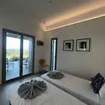 Willa Seafront Serene 6 Bedrooms *