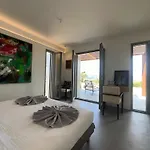 Seafront Serene 6 Bedrooms Willa