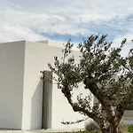 Seafront Serene 6 Bedrooms Willa *