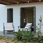 Willa Seafront Serene 6 Bedrooms Embourios (Milos)