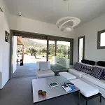 Seafront Serene 6 Bedrooms Willa