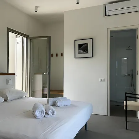 Villa Seafront Serene 6 Bedrooms *