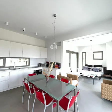 Seafront Serene 6 Bedrooms