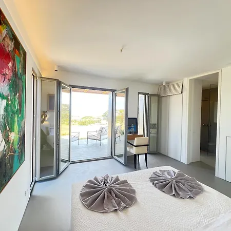 Villa Seafront Serene 6 Bedrooms