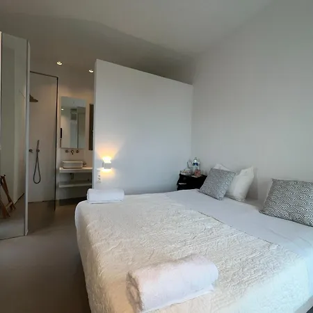 Seafront Serene 6 Bedrooms