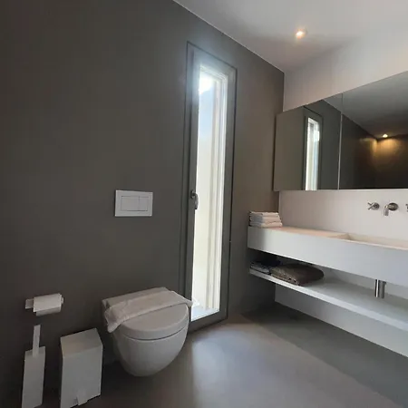 Seafront Serene 6 Bedrooms *