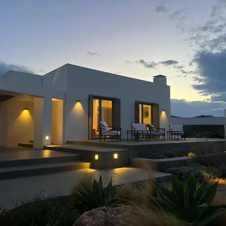 Seafront Serene 6 Bedrooms Villa *