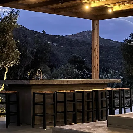 Seafront Serene 6 Bedrooms Villa